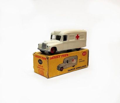 DINKY TOYS ANGLETERRE

Daimler Ambulance...