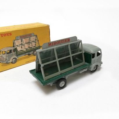 DINKY TOYS FRANCE

Miroitier Simca 