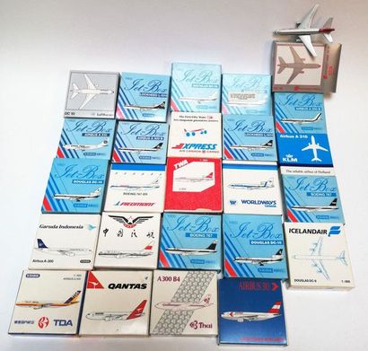 SCHABAK MODELL Fort lot d'avions de grandes...