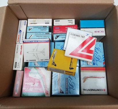 SCHABAK MODELL Fort lot d'avions de grandes...