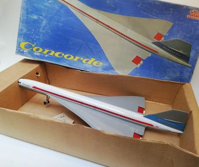 Deux maquettes du Concorde de la marque JAYA...