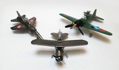 Lot de 3 briquets métalliques en forme d...