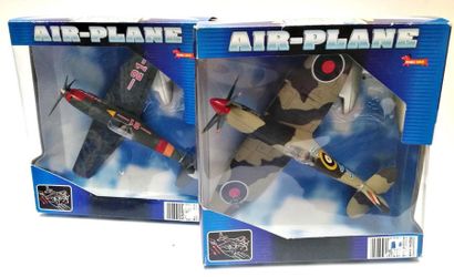 Lot de 4 maquettes d'avions de marque AI...