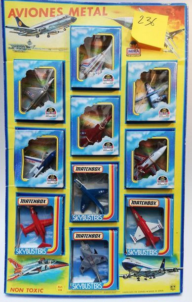 Un présentoir MATCHBOX comprenant 10 avions...