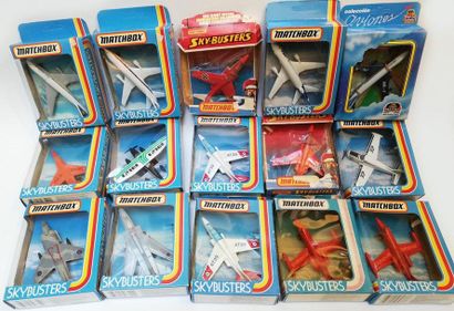 Un lot de 27 avions MATCHBOX et 4 avions...