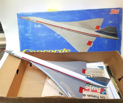 Une maquette du Concorde. On y joint une...