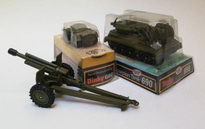 DINKY TOYS ANGLETERRE 

LOT de 3 véhicules...