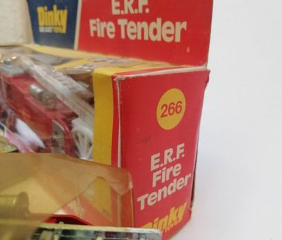 DINKY TOYS ANGLETERRE 

LOT de 4 véhicules...