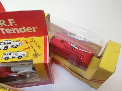 DINKY TOYS ANGLETERRE 

LOT de 5 camions...