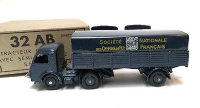 DINKY TOYS FRANCE

Boîte contenant 3 tracteurs...