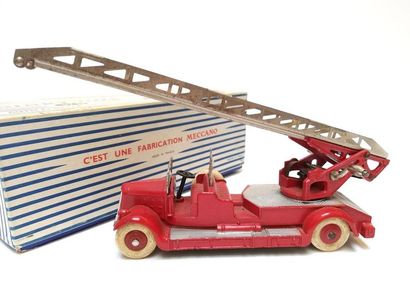DINKY TOYS FRANCE

Auto échelle de pompiers...