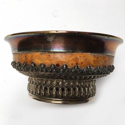 Butter dish in burr and metal. Nepal, early...