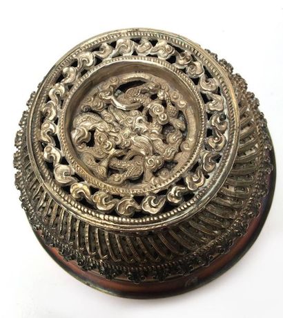 Butter dish in burr and metal. Nepal, early...