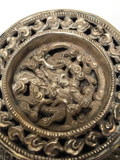 Butter dish in burr and metal. Nepal, early...
