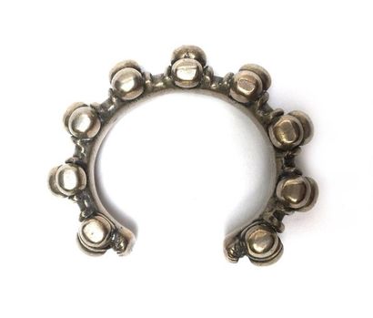 Bracelet decorated with pearls. Silver plated...