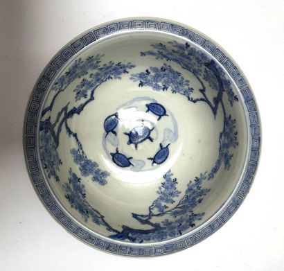 Blue white porcelain bowl decorated with...