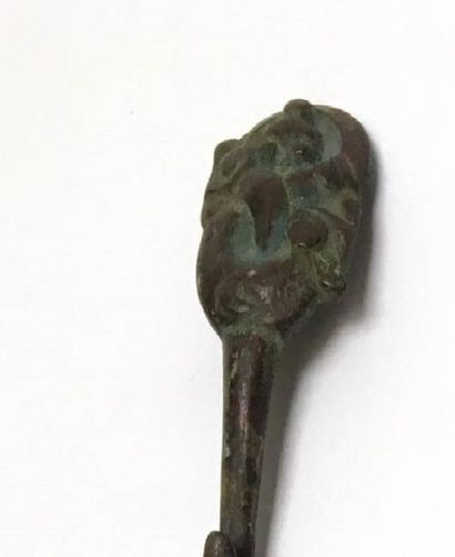 Bronze zoomorphic fibula. China, Han, 206...