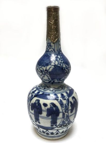 Blue and white porcelain double gourd vase,...