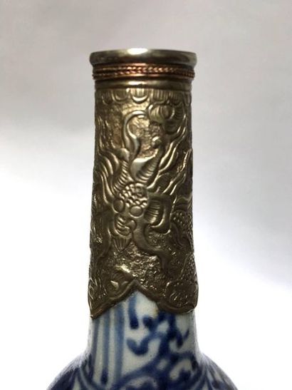 Blue and white porcelain double gourd vase,...