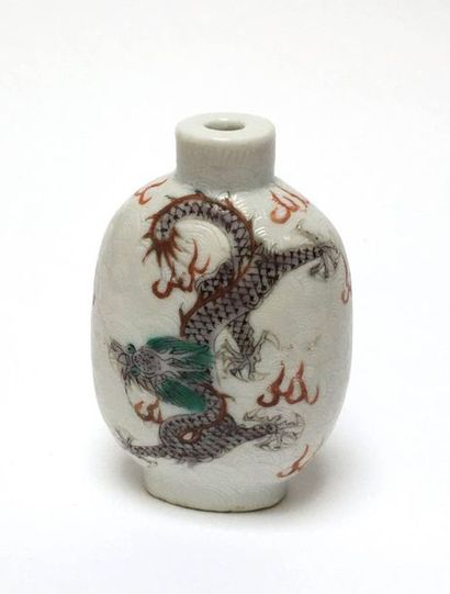 Porcelain snuffbox with 