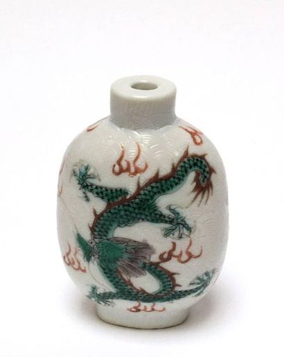 Porcelain snuffbox with 