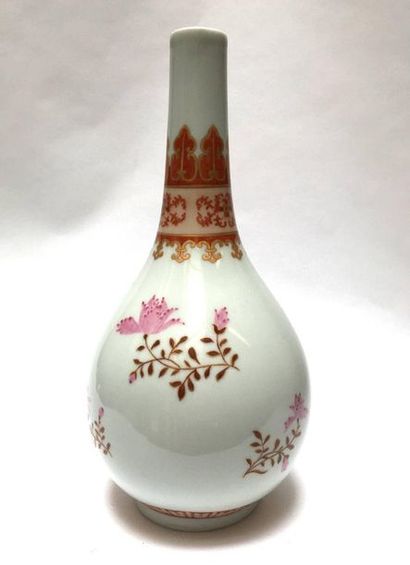 Piriform porcelain vase with 