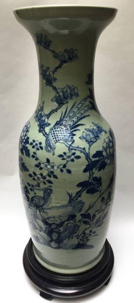 Baluster vase in blue and white porcelain...