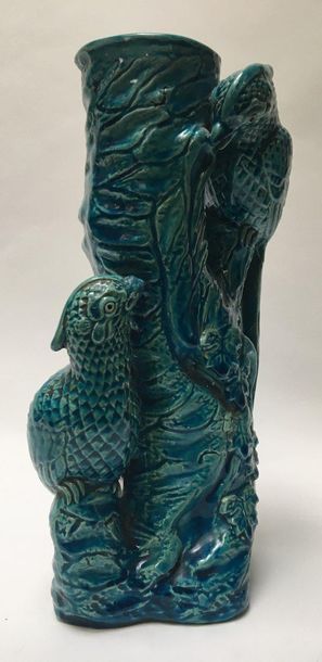 Vase en céramique bleu turquoise à décor...