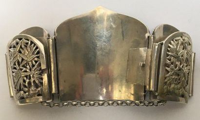 Bracelet en alliage d'argent à décor d'un...