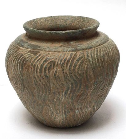 Ball vase in grey shale with carved waves...
