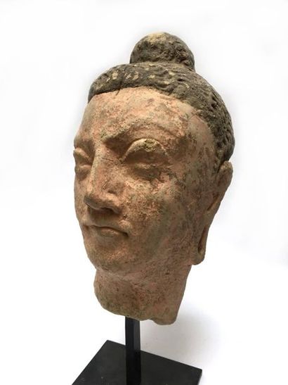 Buddha's head with its headdress in fine...