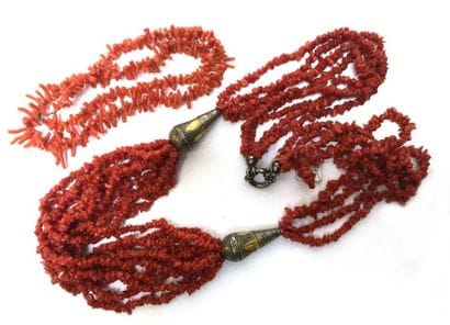 Lot composed of a necklace of several rows...