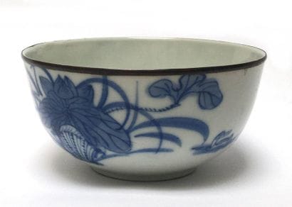 Blue and white porcelain ringed bowl with...