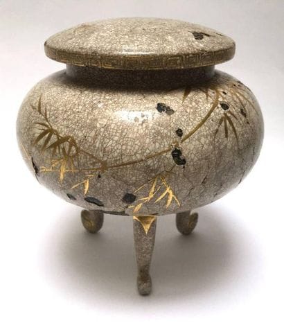 Covered tripod vase in lacquered wood imitating...