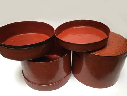 Round lacquer box. Burma, 20th century. 

H:...