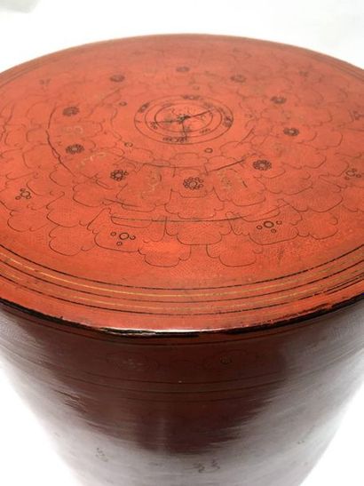 Round lacquer box. Burma, 20th century. 

H:...