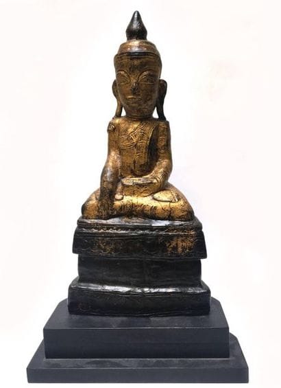 Buddha out of gilded lacquered wood. Shan...