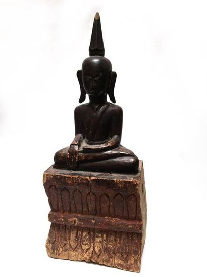 Wooden lacquered wooden Buddha Shan sitting...