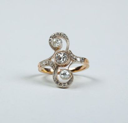 BAGUE ancienne en or jaune 18k (750/°°) à...