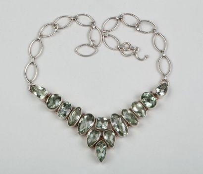 COLLIER 