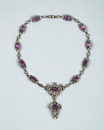 COLLIER en argent (min. 800/°°) à maillons...