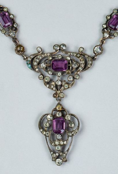 COLLIER en argent (min. 800/°°) à maillons...