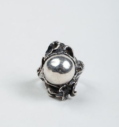 BAGUE en argent 925/°° à motif floral. Vers...