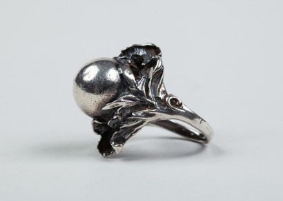 BAGUE en argent 925/°° à motif floral. Vers...