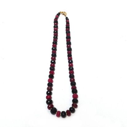COLLIER composé de perles rondelles facettées...