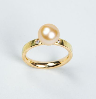 BAGUE jonc en or jaune 18K (750/°°) martelé,...