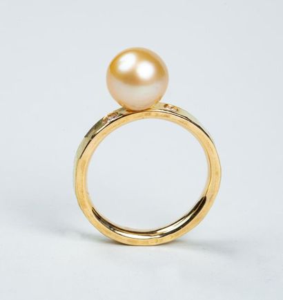 BAGUE jonc en or jaune 18K (750/°°) martelé,...