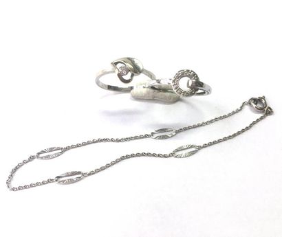 LOT D'OR GRIS 18K (750/°°) composé d'un fin...