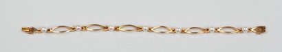 BRACELET en or jaune 18k (750/°°) articulé...