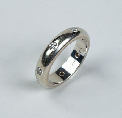 BAGUE jonc en or gris 18K (750/°°) sertie...